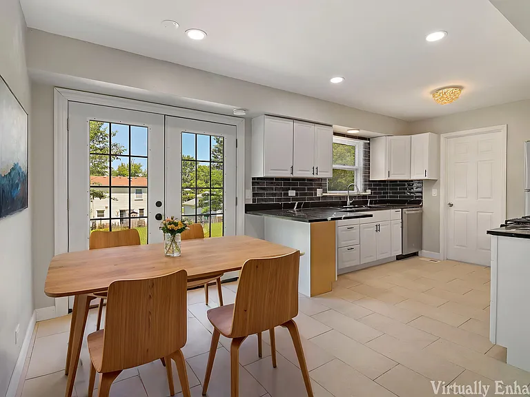 2208 Kensington Dr — Photo 22