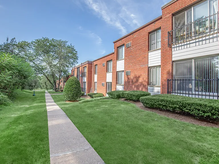 Forest Park Apartments — Photo 4