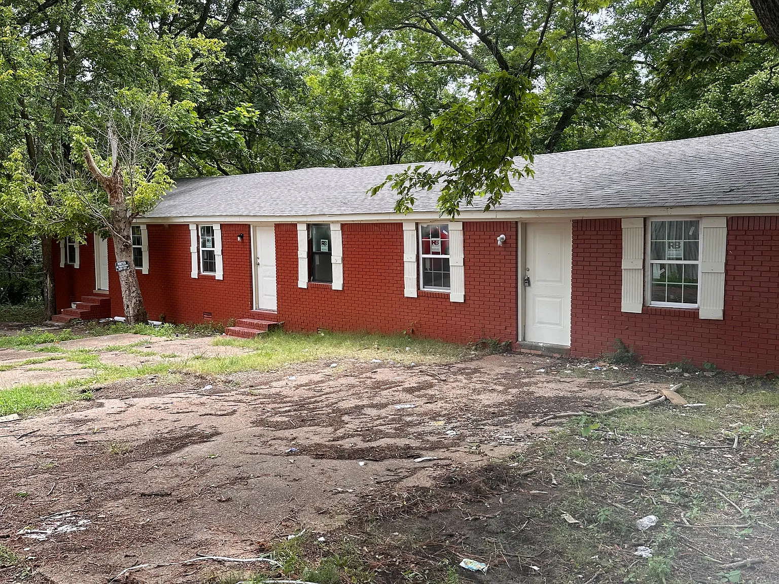 3 bed, 2294 sqft, $1,100 — Photo 3