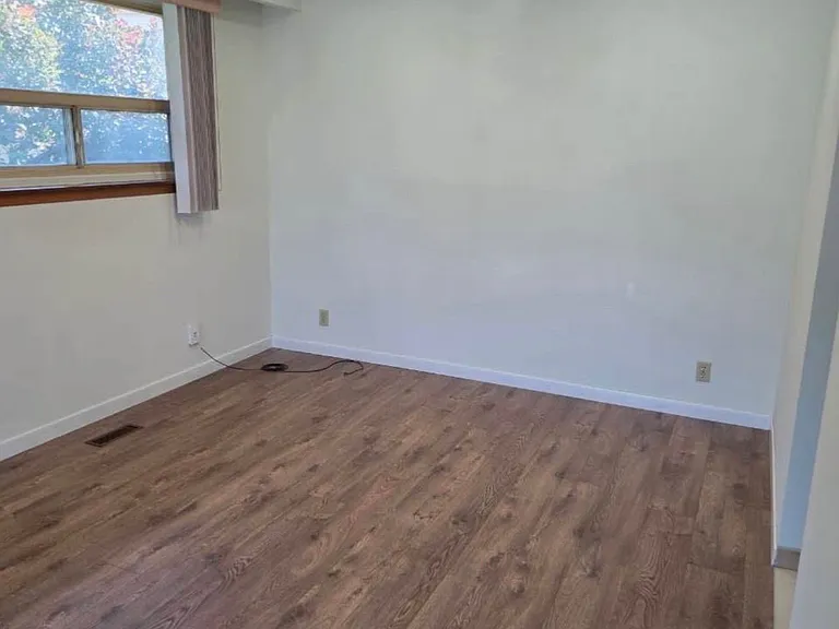 1010 Bloor St — Photo 20
