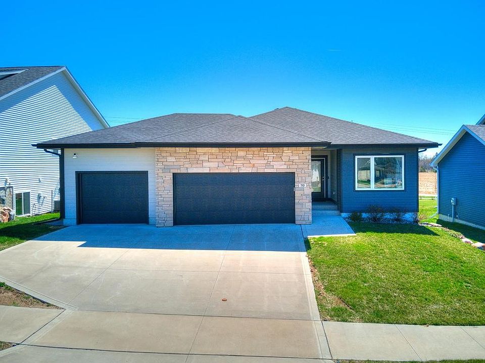 1st image of 70 SE Waddell Way