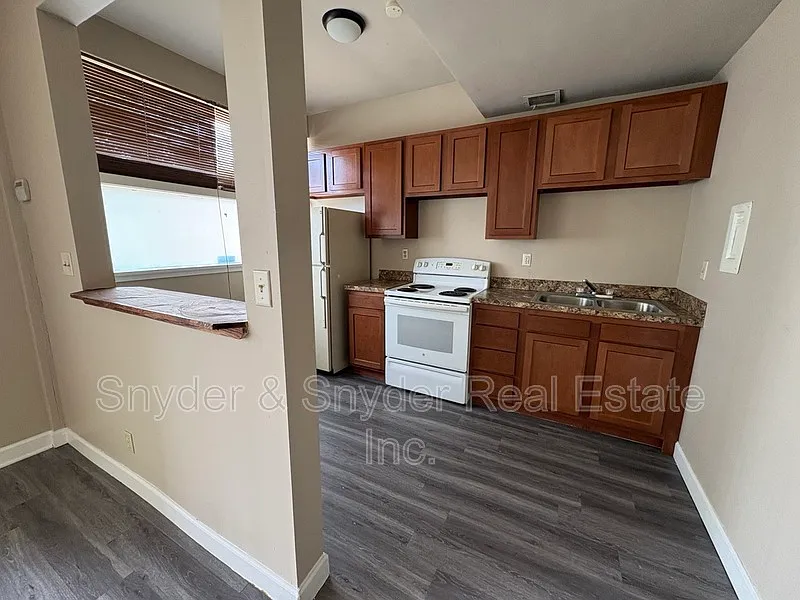 2 bed, 1.5 bath, $1,075 — Photo 4