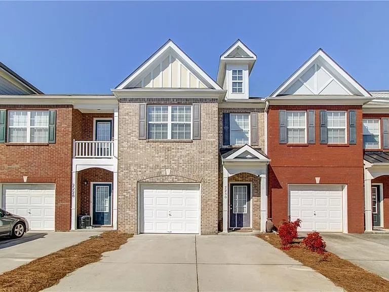 2230 Hawks Bluff Trl — Photo 3