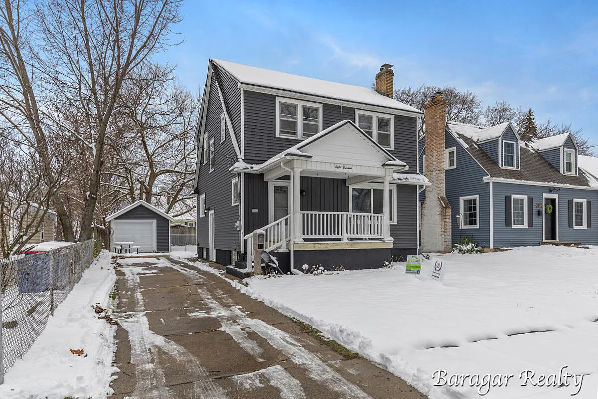 813 Merrifield St SE photo 1