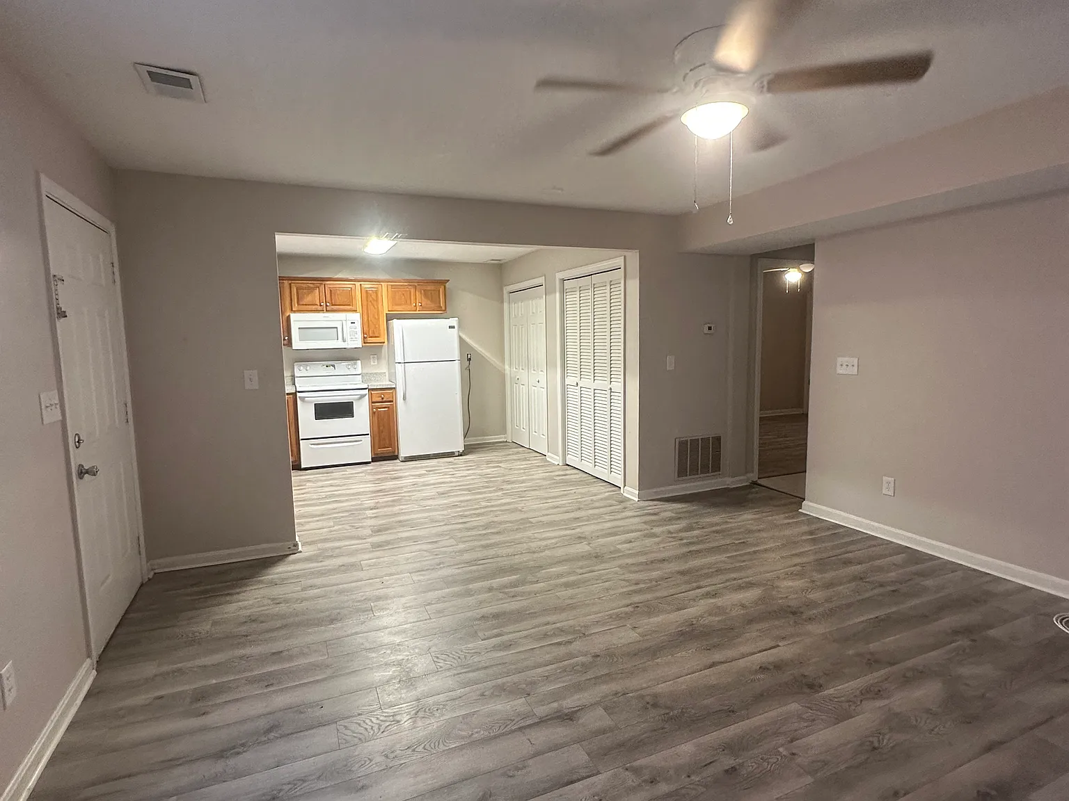 2 bed, 850 sqft, $1,050 — Photo 3
