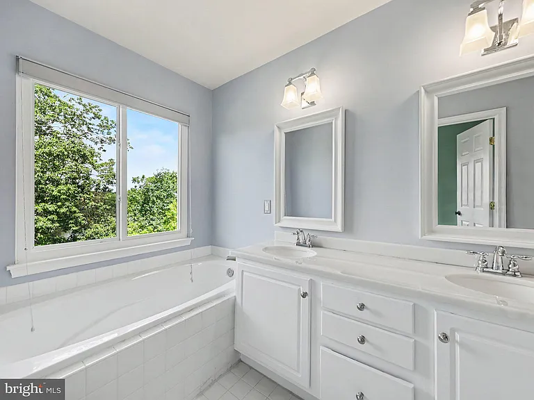 11527 Bertram St — Photo 22