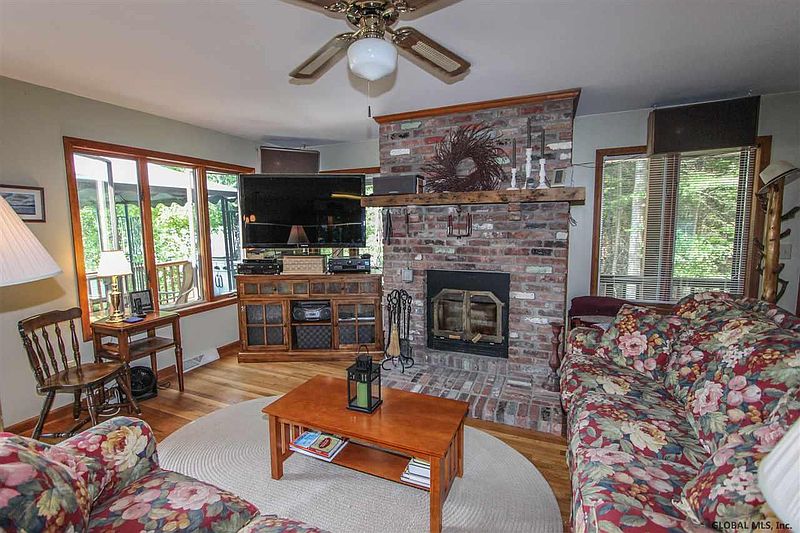 4th image of 116 BROWN POINT Drive