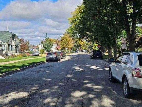 Exterior Neighborhood (street photo)