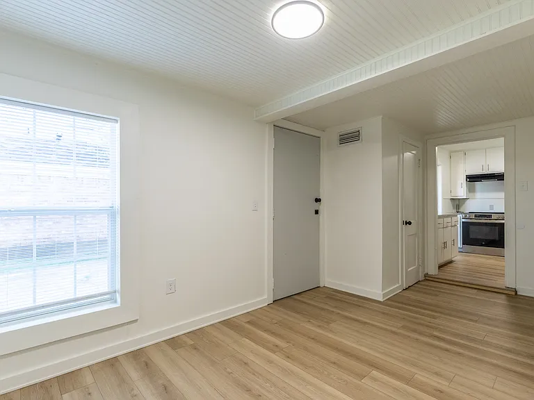 1381 Sunset Dr — Photo 7