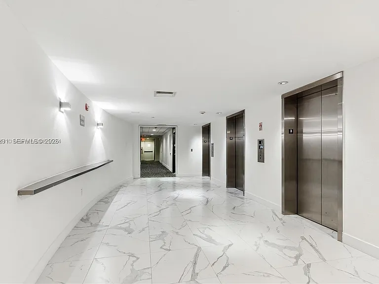 1000 West Ave #307 — Photo 11
