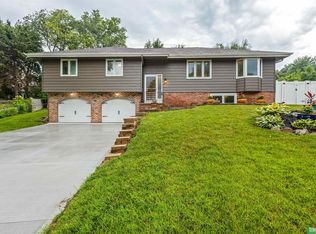 13769 Poppleton Cir, Omaha, NE 68144