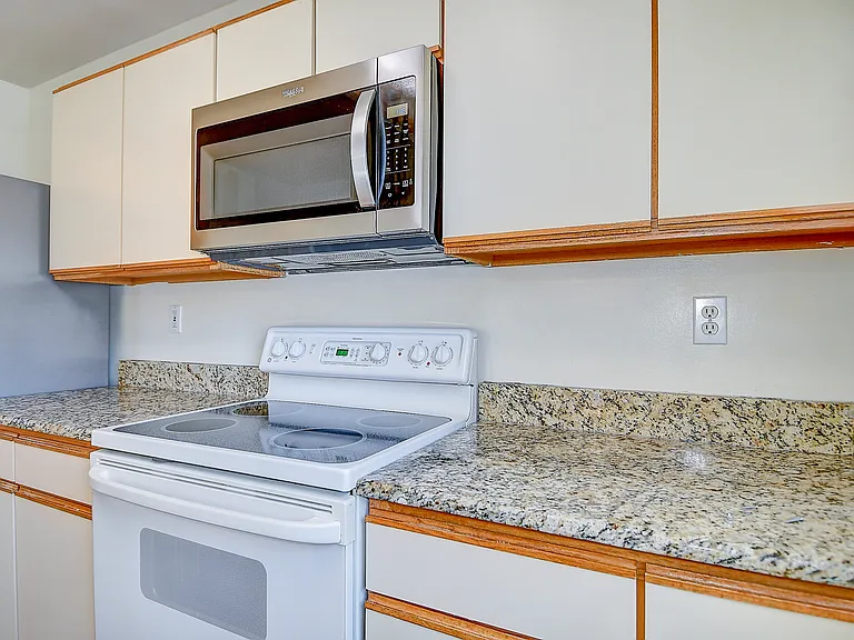 751 Ridge Cir — Photo 17