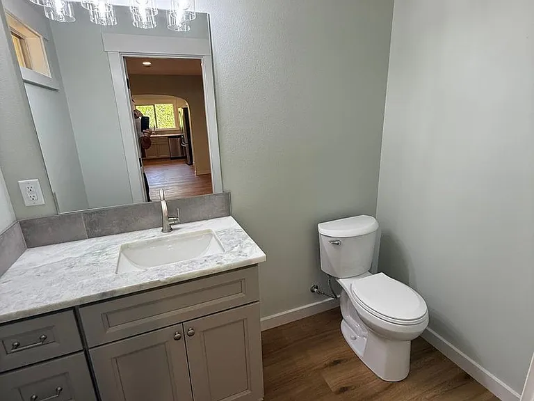 805 Boxwood Ln SE — Photo 6