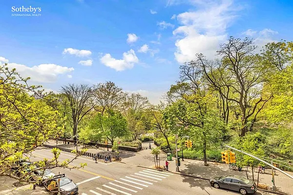 Sold by Sotheby's International Realty | media 37