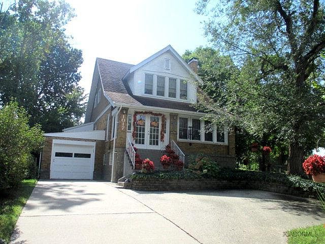 1st image of 1017 Moreau Dr