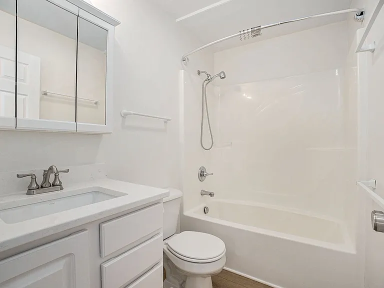 1283 N Wood St — Photo 6