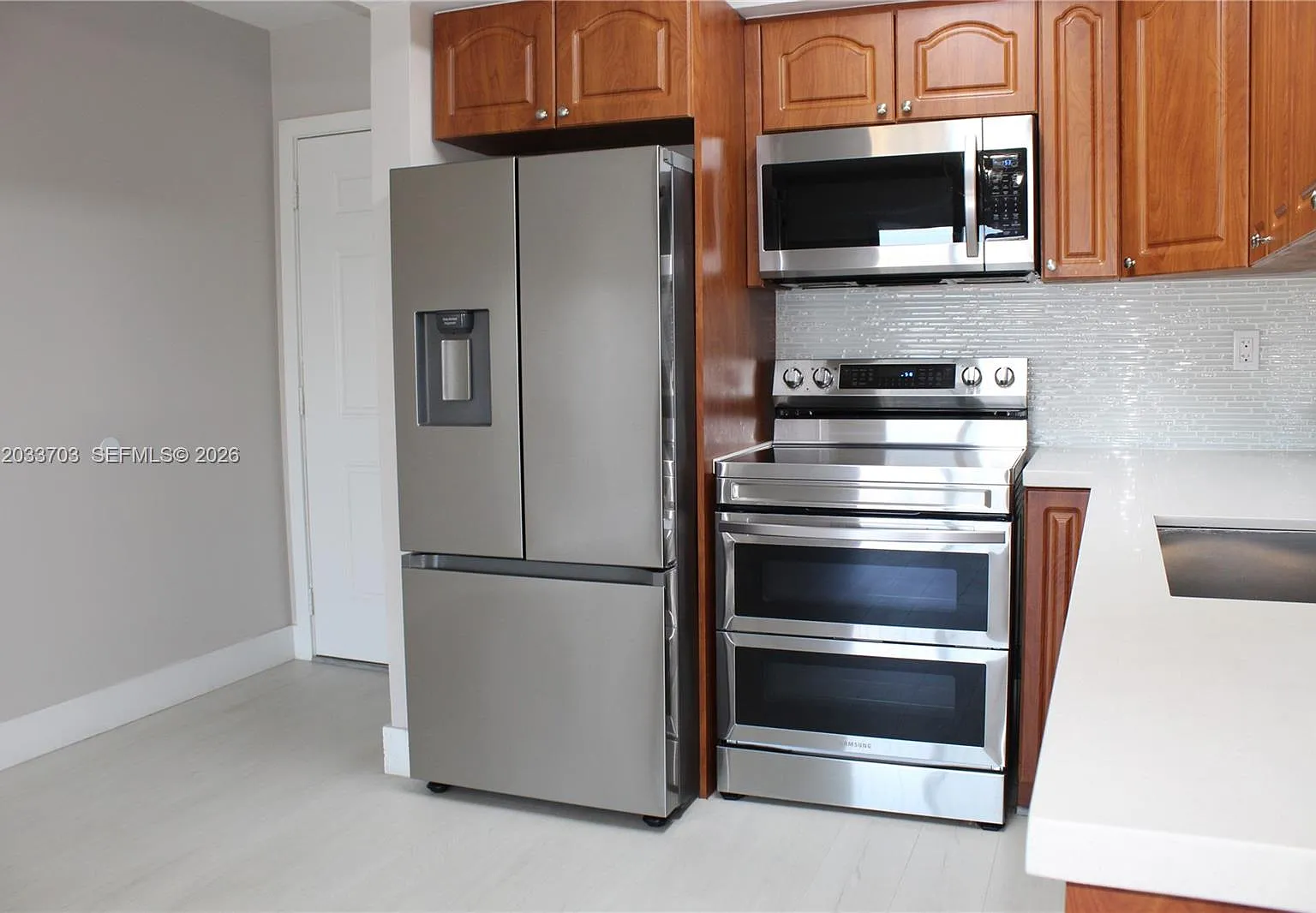 International Condo — Photo 4