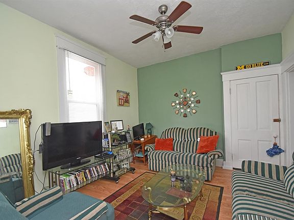 4th image of 704 Vine St