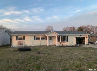 411 W Tremont St, Waverly, IL 62692