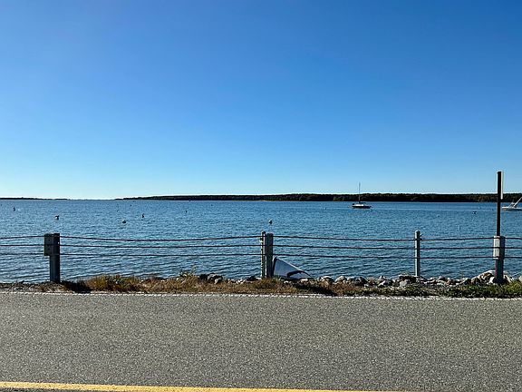 4th image of 39 Bayview Road