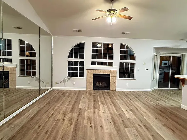2804 E Deyoung Dr — Photo 9