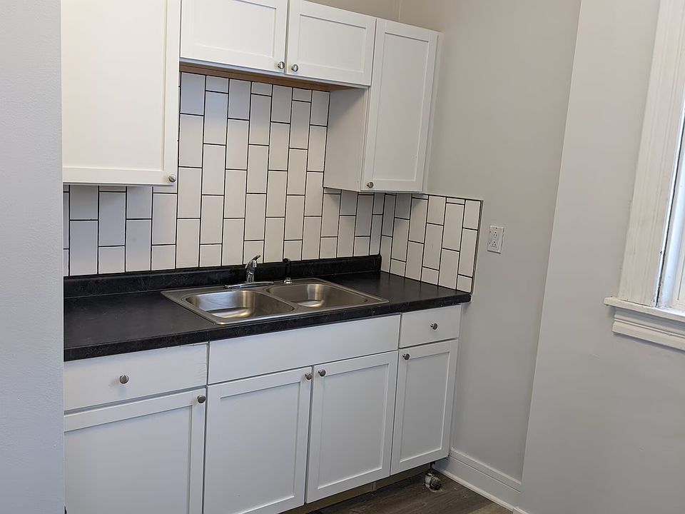 1st image of 320 E Hickory St APT 1