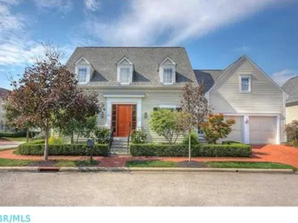 38 Pickett Pl, New Albany, OH 43054
