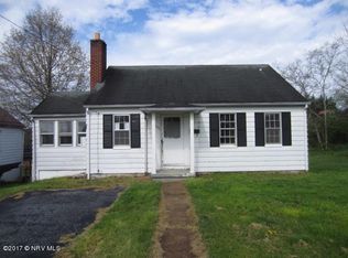 703 Henry Ave, Pulaski, VA 24301