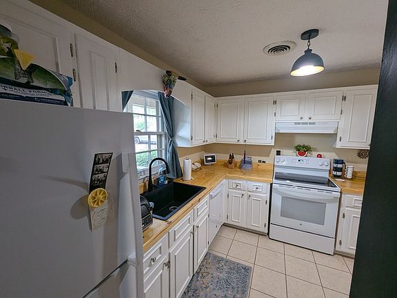 3rd image of 135 Dennis Dr APT 5