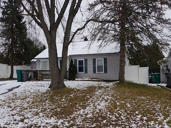2nd image of 15023 Holiday Ct