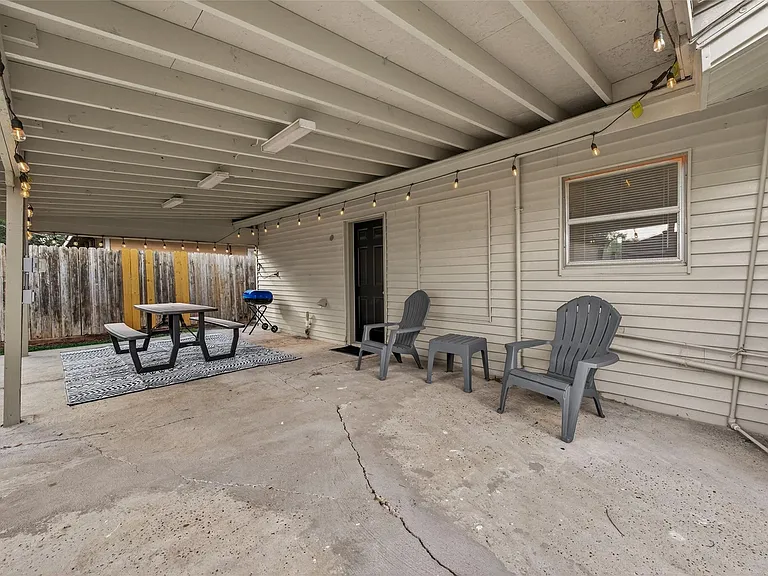 515 Ogilvie St — Photo 15