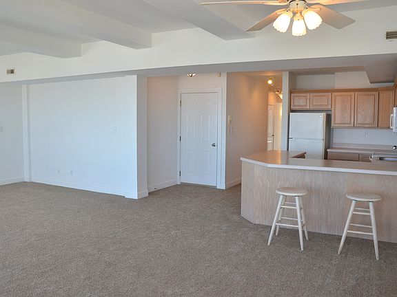5th image of 238 Bay Ave
