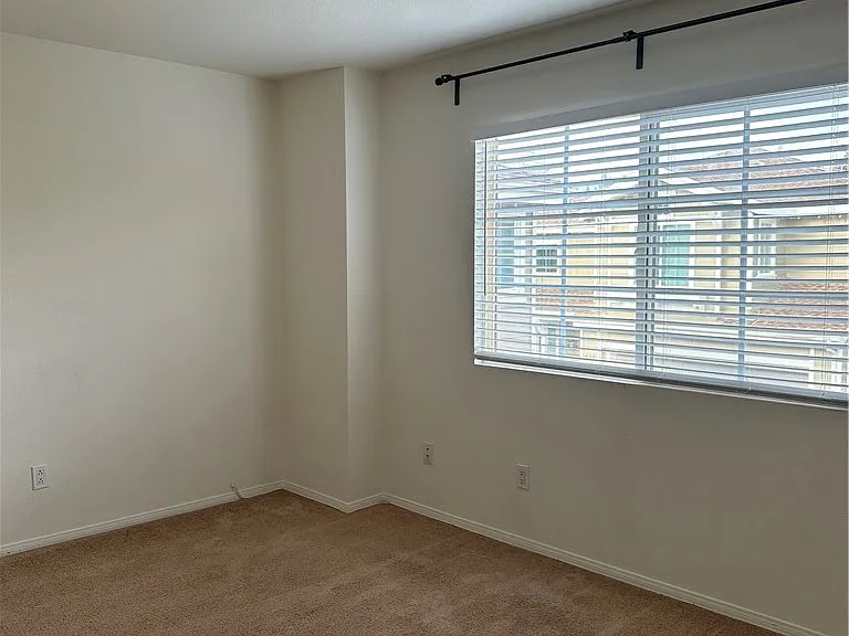 408 Middlebury Ct — Photo 30
