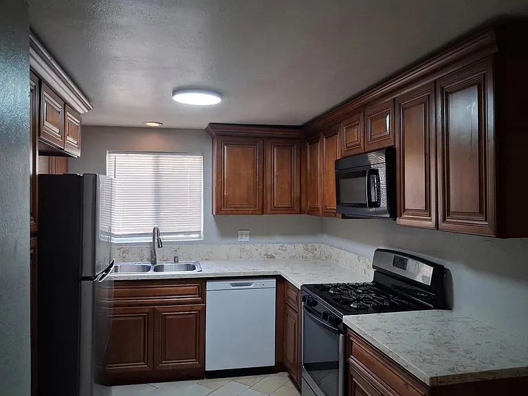 915 Paseo Grande #9 — Photo 15