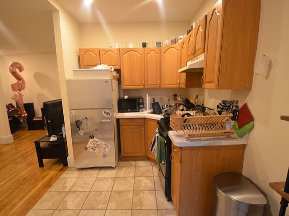 5th image of 398 Marlborough St #24