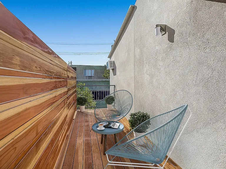 513 N Heliotrope Dr #515 — Photo 2