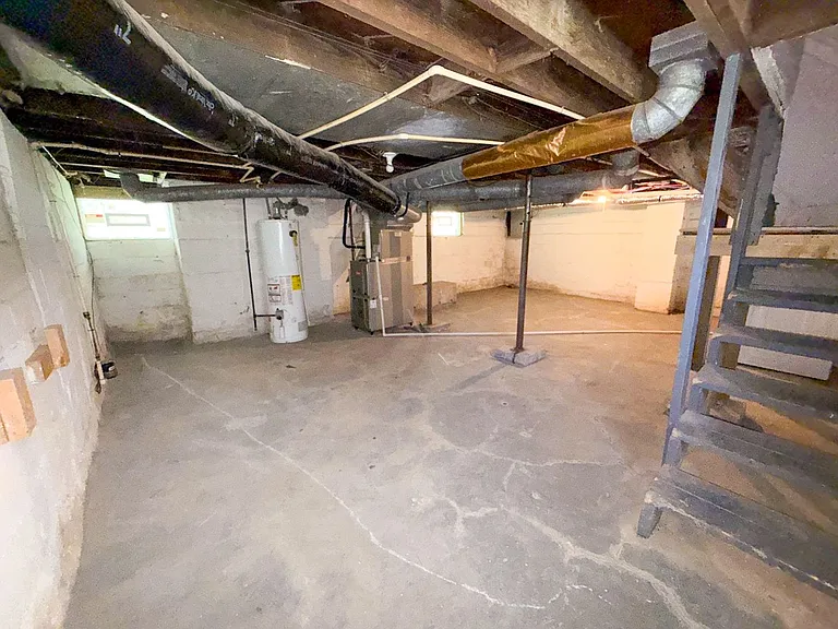 850 E Whittier St — Photo 26