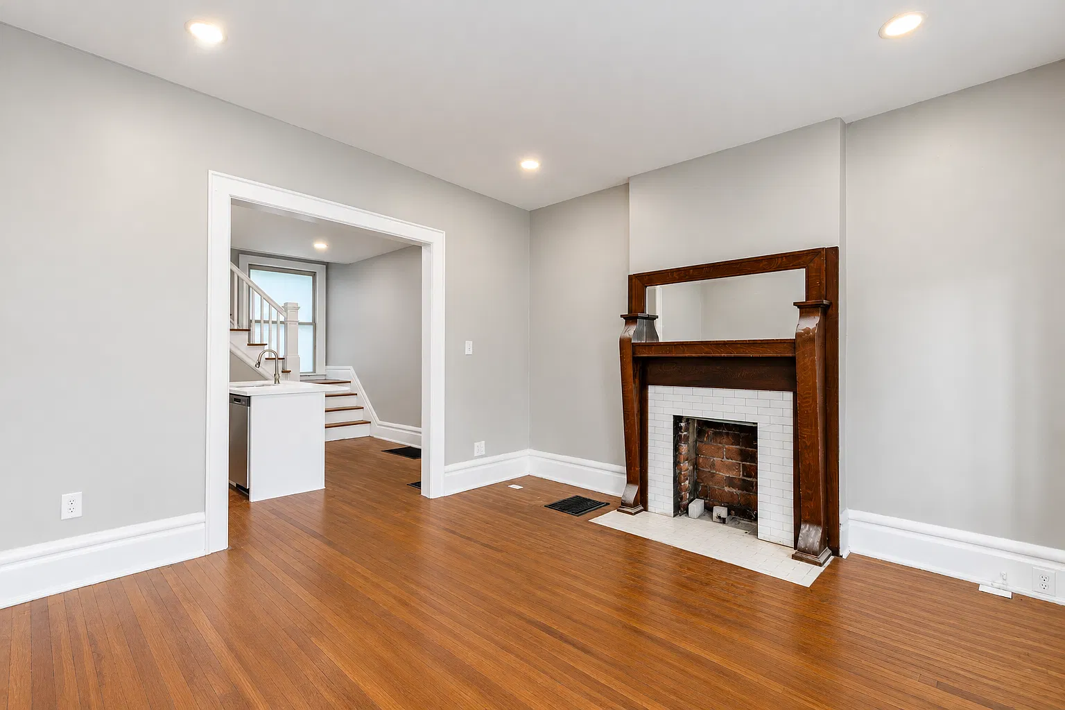 2 bed, 1.5 bath, 1250 sqft, $1,600 — Photo 3