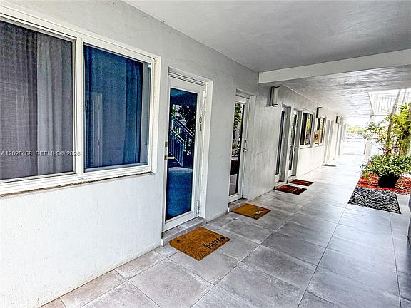 3rd image of 2430 NE 135th St APT 101