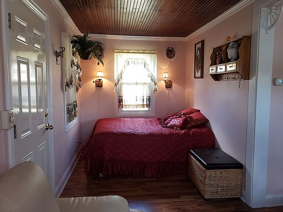 3rd image of 120 Lakeview Ave