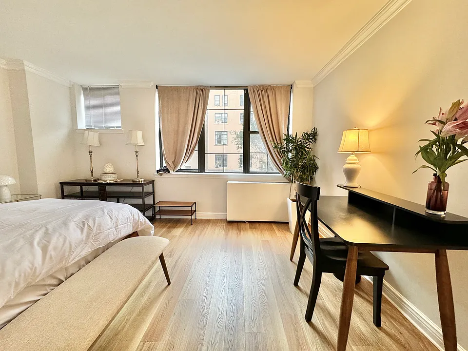 222 W 14th St #2H