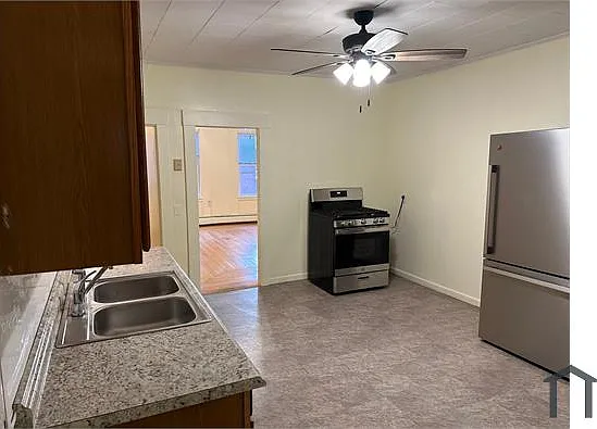 3 bed, 1200 sqft, $1,950 — Photo 4