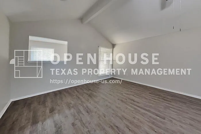 5 bed, 2.5 bath, 2427 sqft, $2,350 — Photo 4