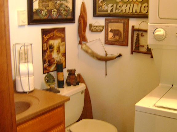 1/2 bath downstairs