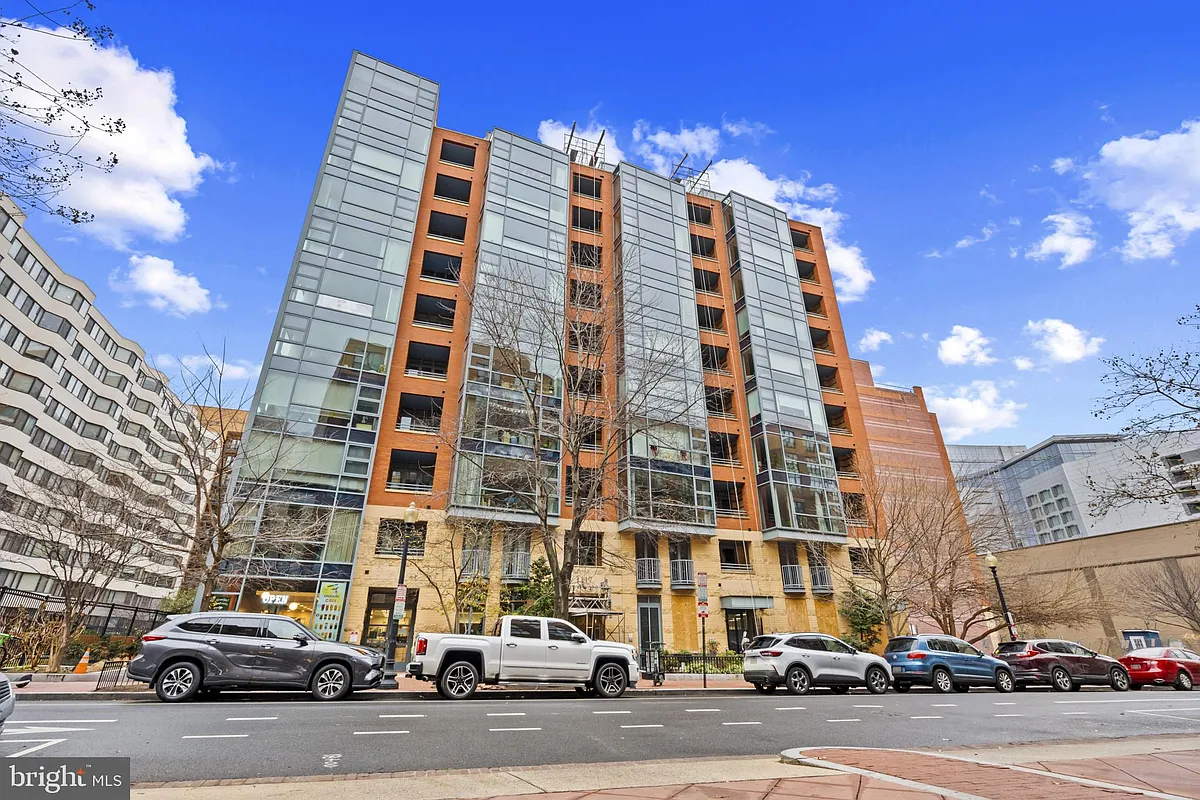 Building Photo - 1117 10th St NW #202
