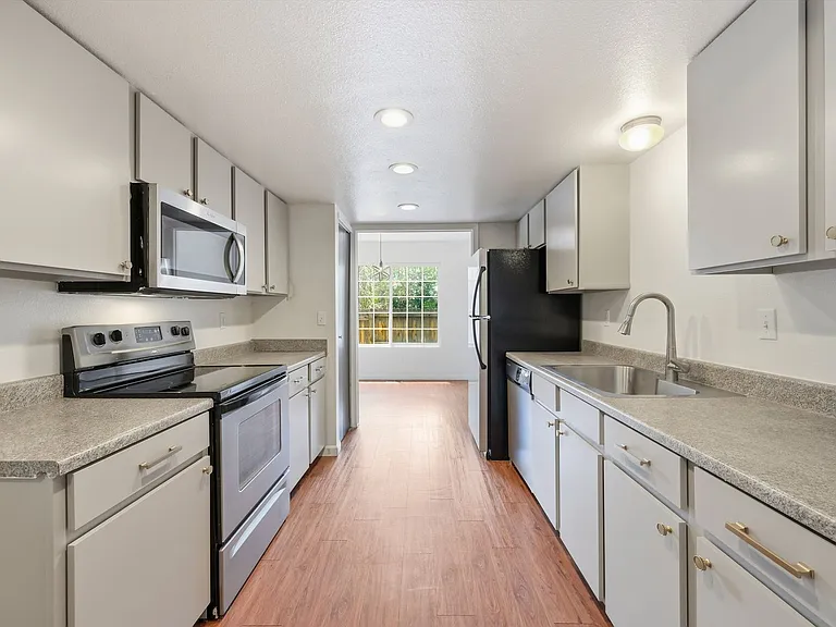 13002 Harrison Dr — Photo 12