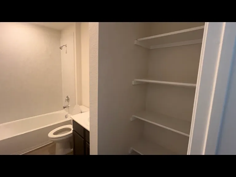 1214 Grand View Dr — Photo 3