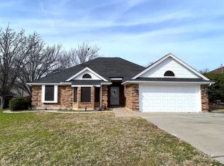 940 Brown Crest Rd, Burleson, TX 76028