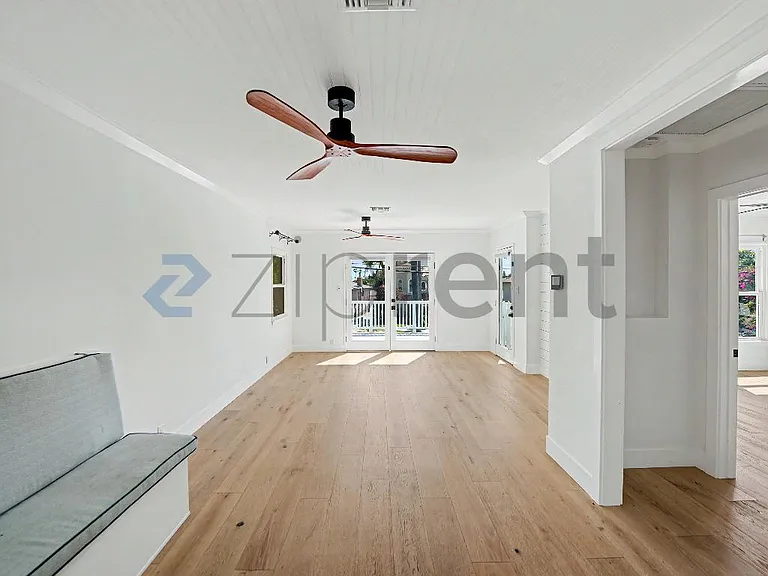 517 Sapphire St — Photo 6