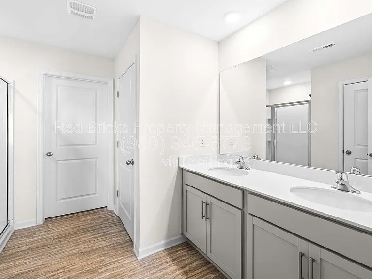 4015 Meadow Green Dr — Photo 20